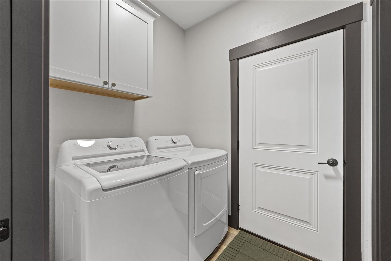 3060 Sunflower Street Ely IA 52227