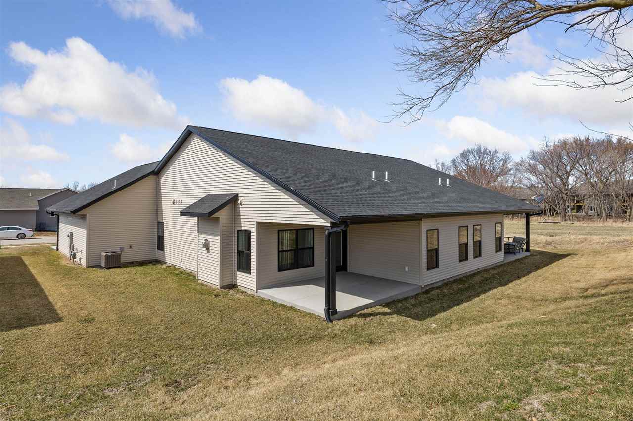 3060 Sunflower Street Ely IA 52227