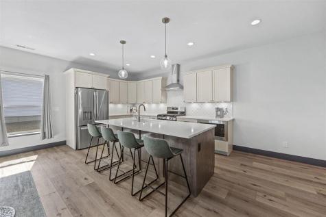 3060 Sunflower Street Ely IA 52227