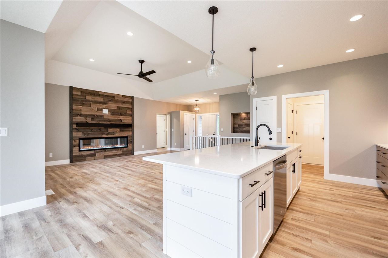 1735 Parkland Drive Ely IA 52227