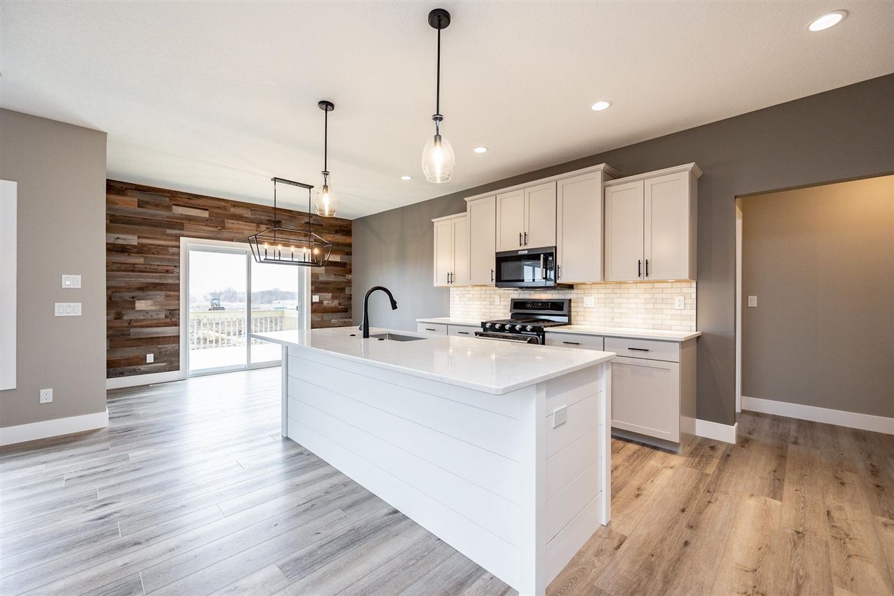 1735 Parkland Drive Ely IA 52227