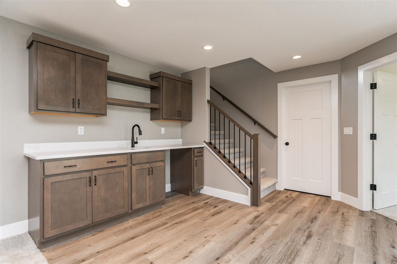 1735 Parkland Drive Ely IA 52227