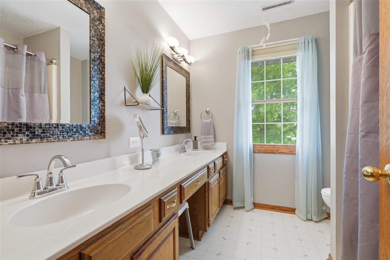 1415 Lyndhurst Drive Hiawatha IA 52233