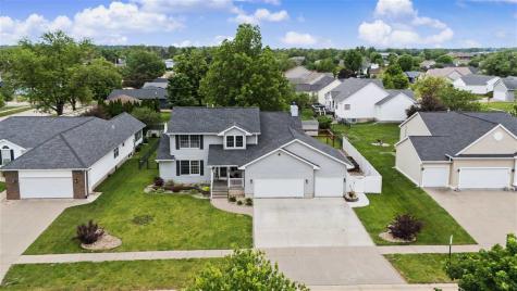 1415 Lyndhurst Drive Hiawatha IA 52233