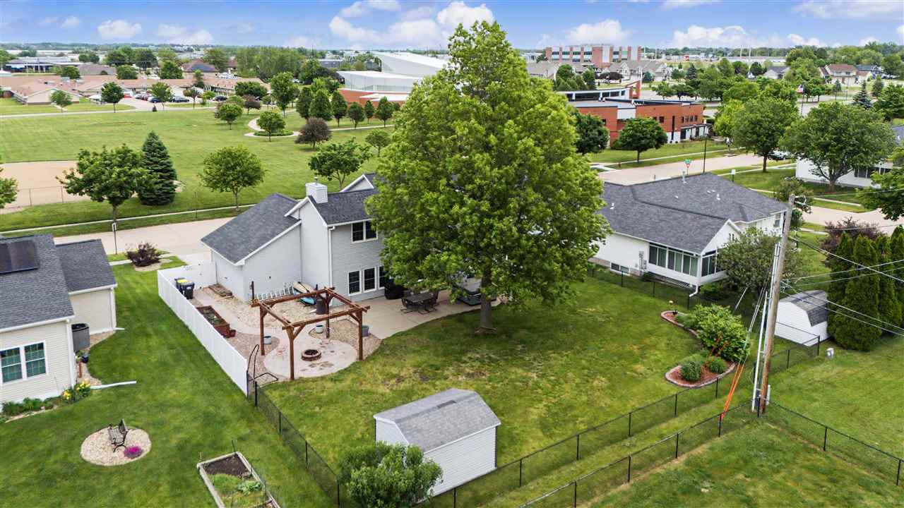 1415 Lyndhurst Drive Hiawatha IA 52233