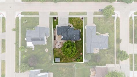 1415 Lyndhurst Drive Hiawatha IA 52233