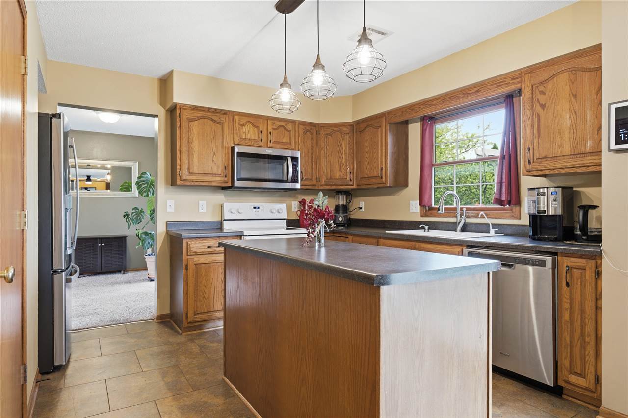 1415 Lyndhurst Drive Hiawatha IA 52233