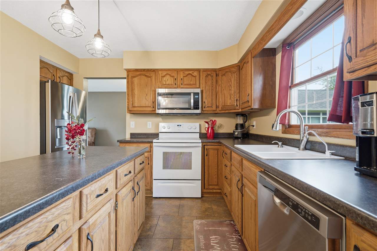 1415 Lyndhurst Drive Hiawatha IA 52233