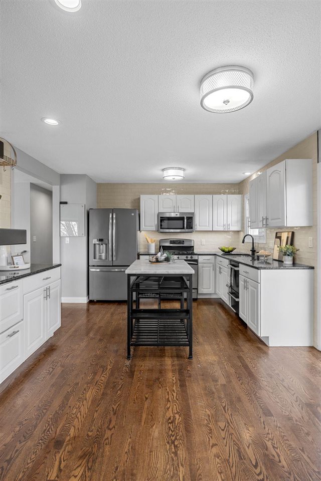 22 Fairview Knoll NE Iowa City IA 52240