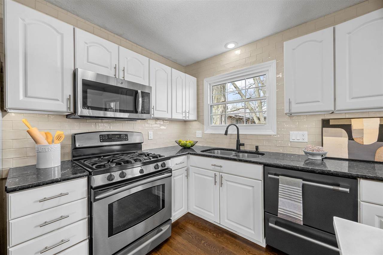 22 Fairview Knoll NE Iowa City IA 52240