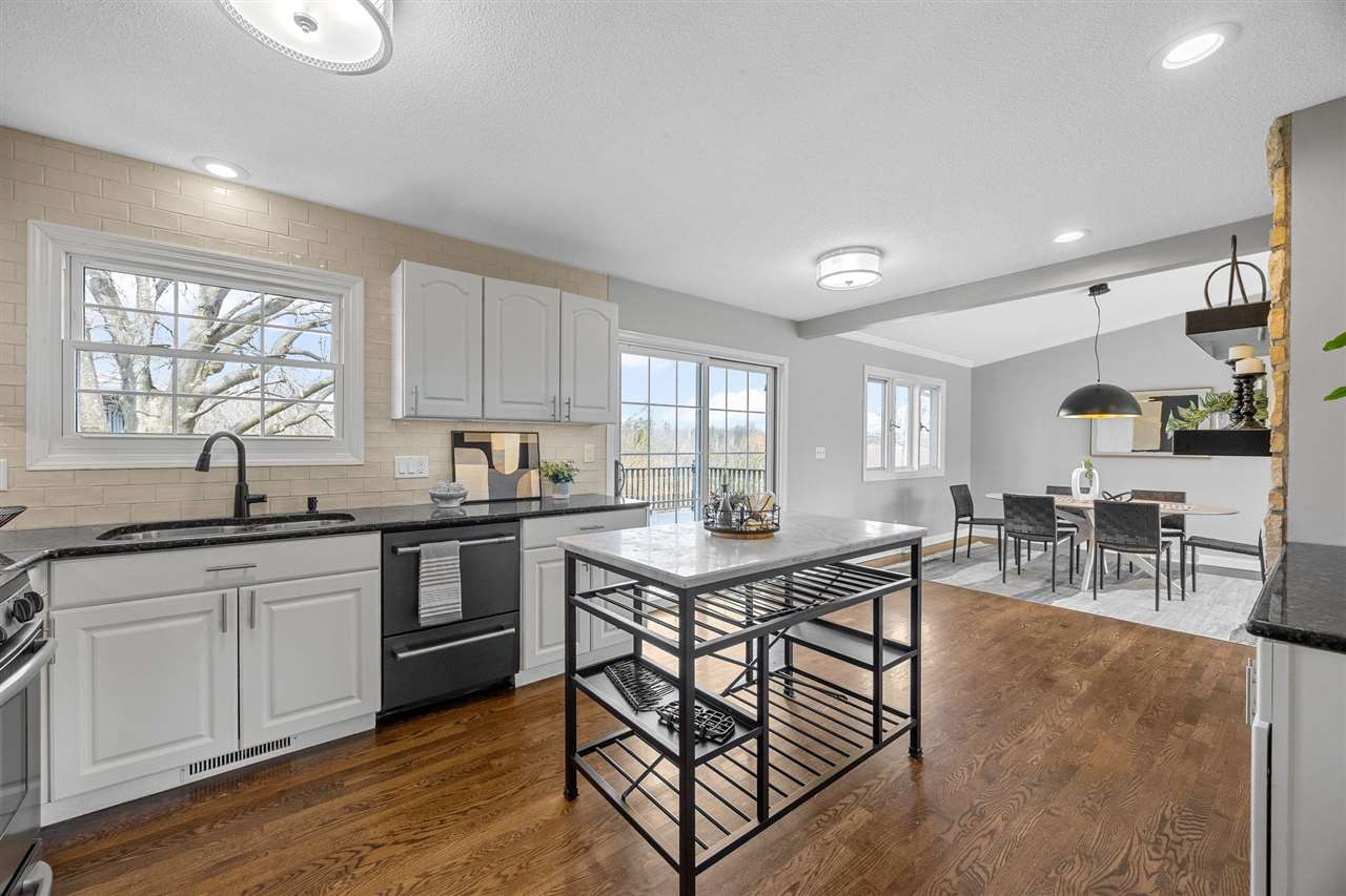 22 Fairview Knoll NE Iowa City IA 52240