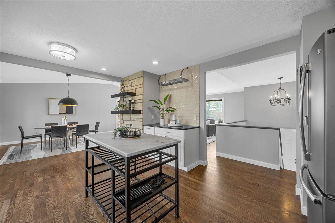 22 Fairview Knoll NE Iowa City IA 52240