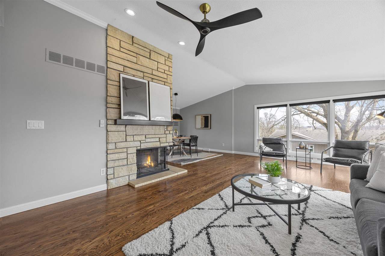 22 Fairview Knoll NE Iowa City IA 52240