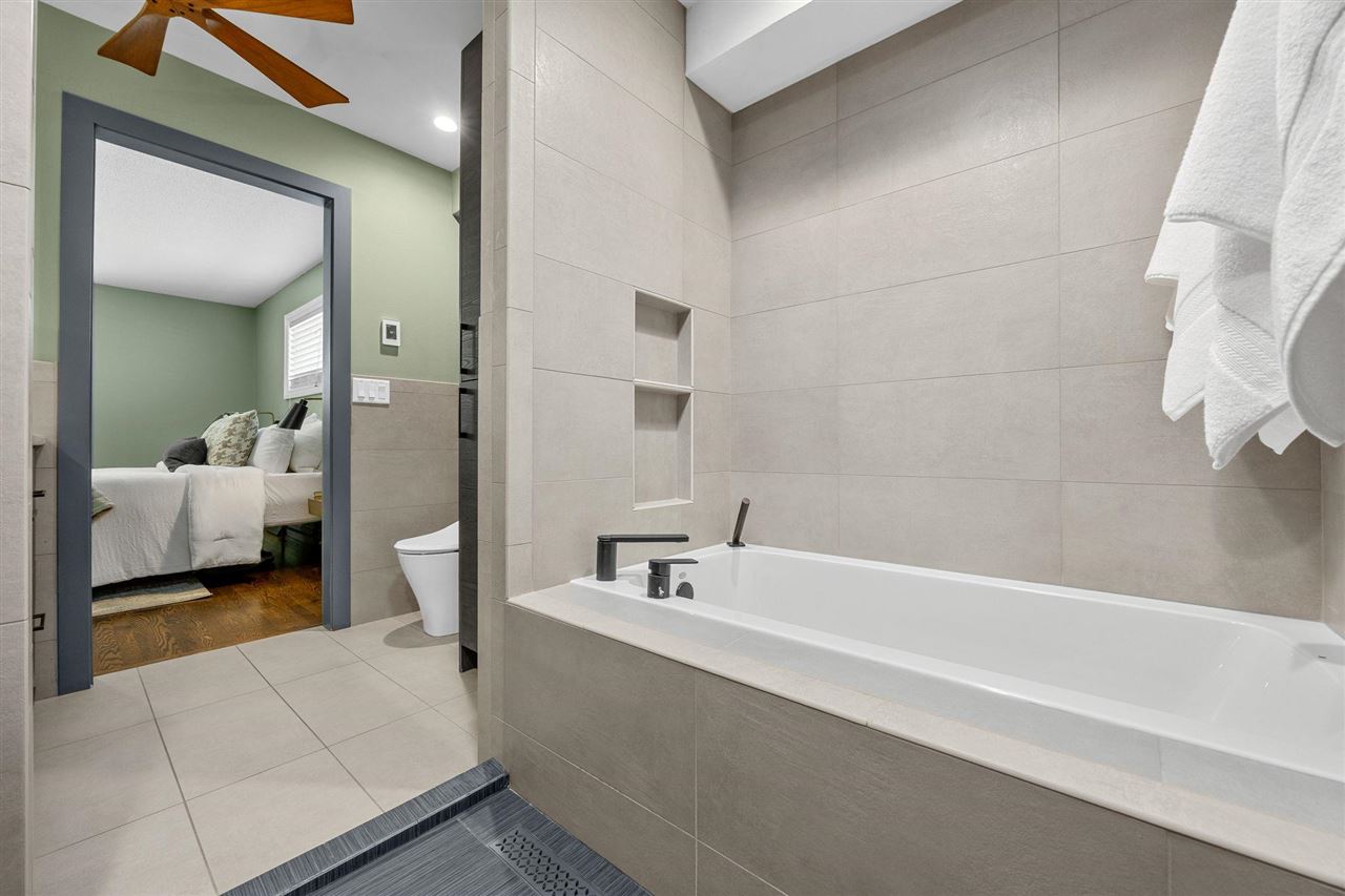 22 Fairview Knoll NE Iowa City IA 52240