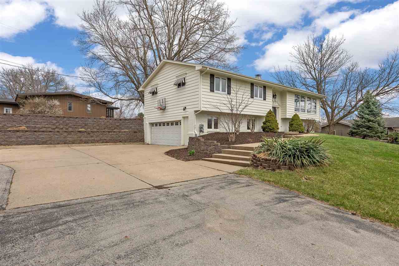 22 Fairview Knoll NE Iowa City IA 52240