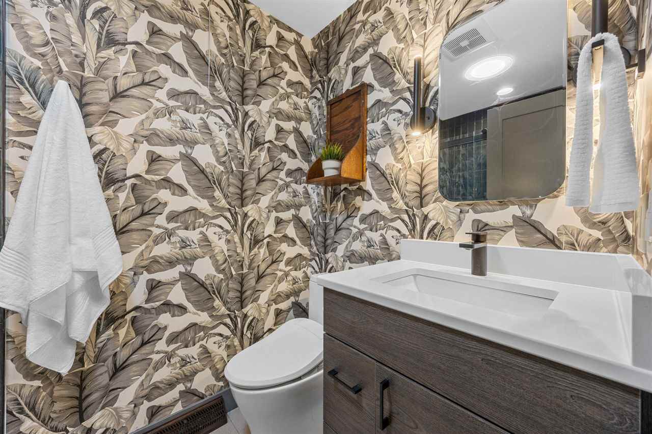 22 Fairview Knoll NE Iowa City IA 52240