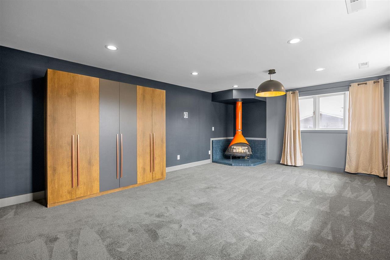 22 Fairview Knoll NE Iowa City IA 52240