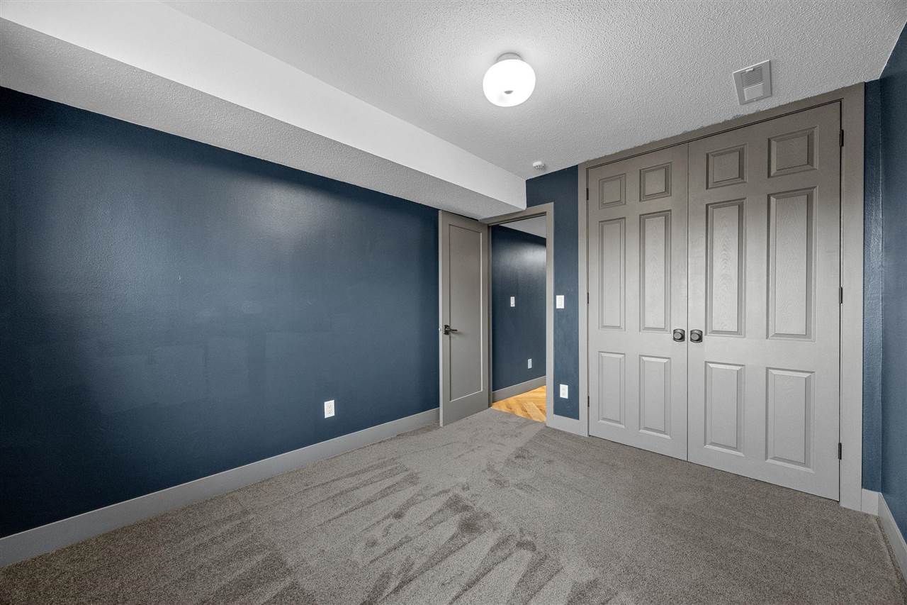 22 Fairview Knoll NE Iowa City IA 52240