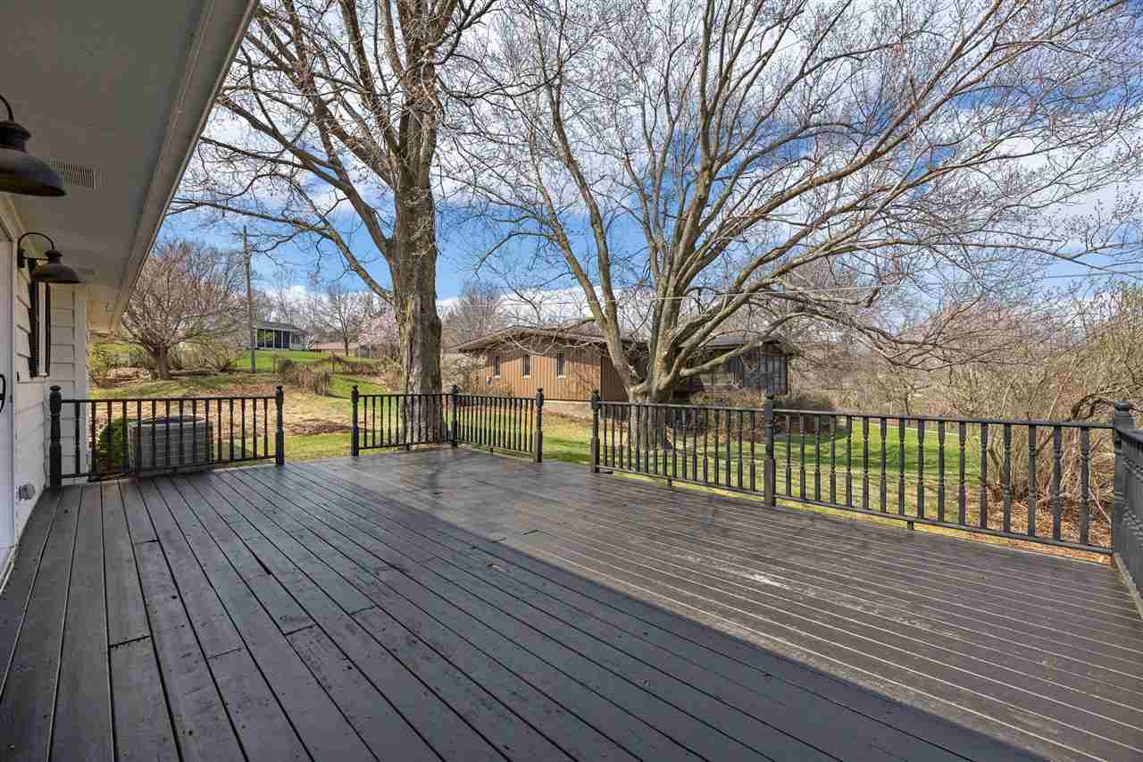 22 Fairview Knoll NE Iowa City IA 52240