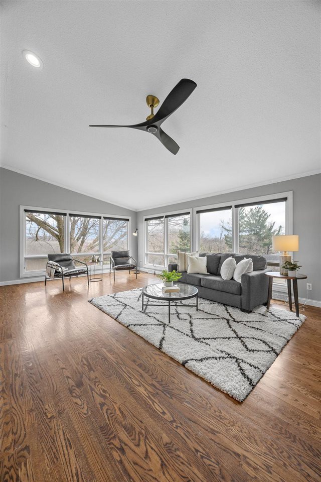 22 Fairview Knoll NE Iowa City IA 52240