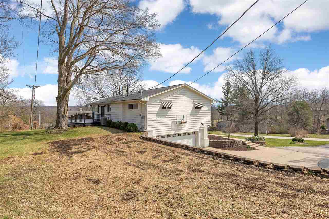 22 Fairview Knoll NE Iowa City IA 52240