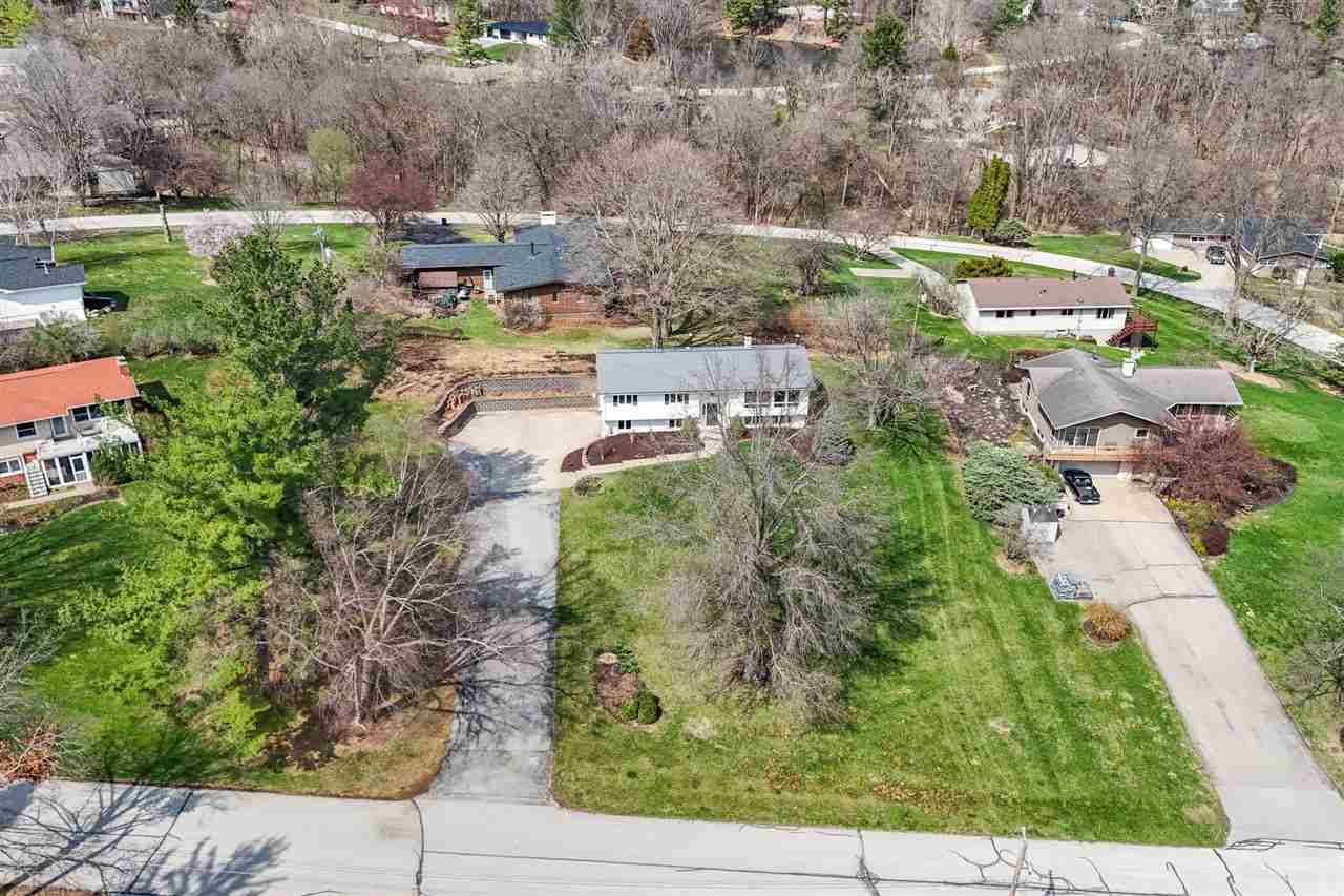 22 Fairview Knoll NE Iowa City IA 52240