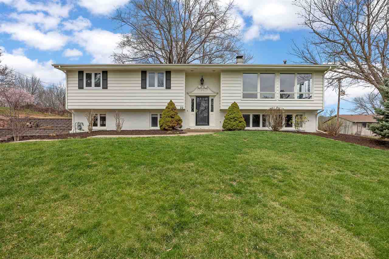 22 Fairview Knoll NE Iowa City IA 52240
