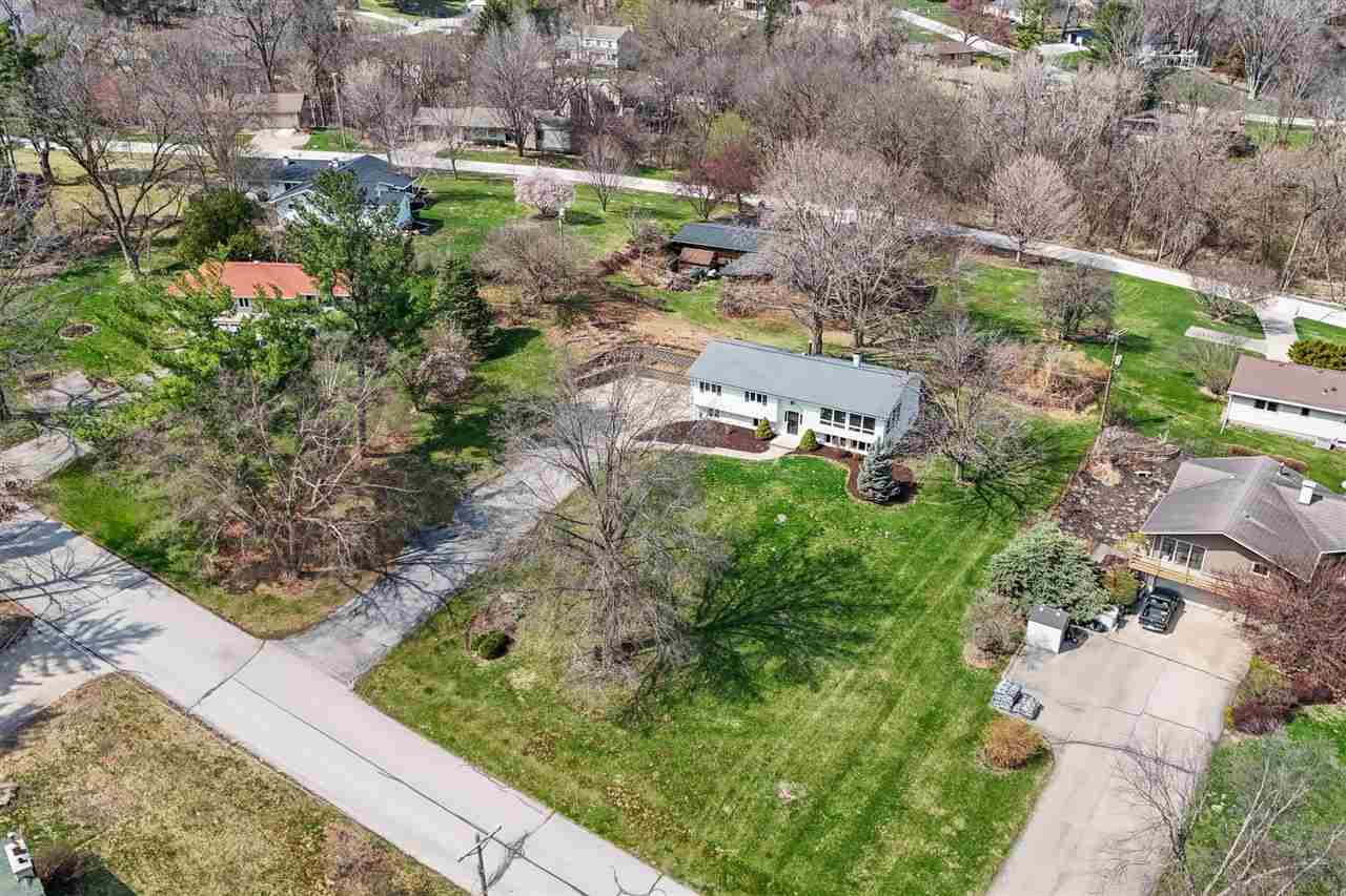 22 Fairview Knoll NE Iowa City IA 52240