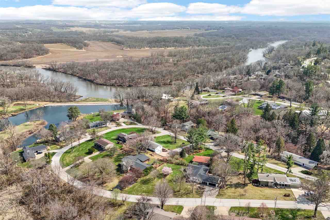 22 Fairview Knoll NE Iowa City IA 52240