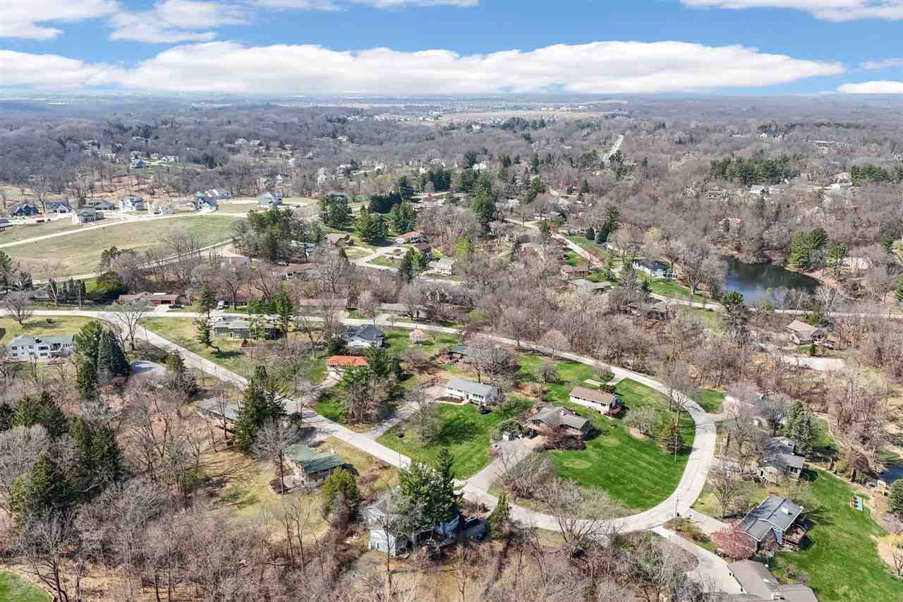 22 Fairview Knoll NE Iowa City IA 52240