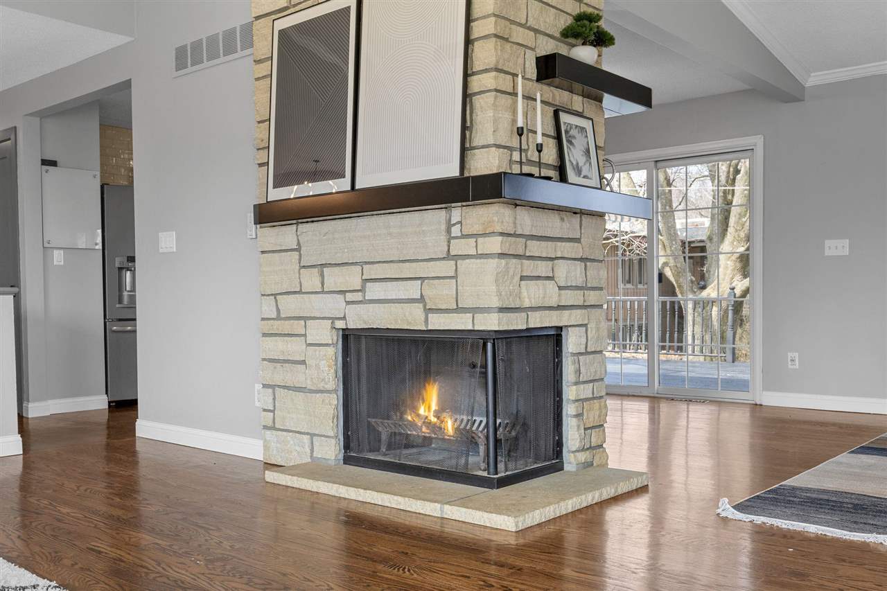 22 Fairview Knoll NE Iowa City IA 52240