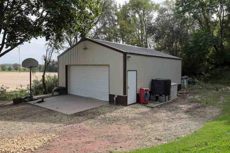 122 Cedar Park Road Mt Vernon IA 52314