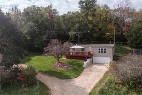 122 Cedar Park Road Mt Vernon IA 52314
