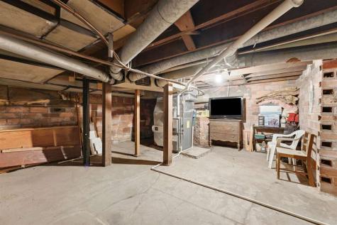 206 N Ellis Keota IA 52248