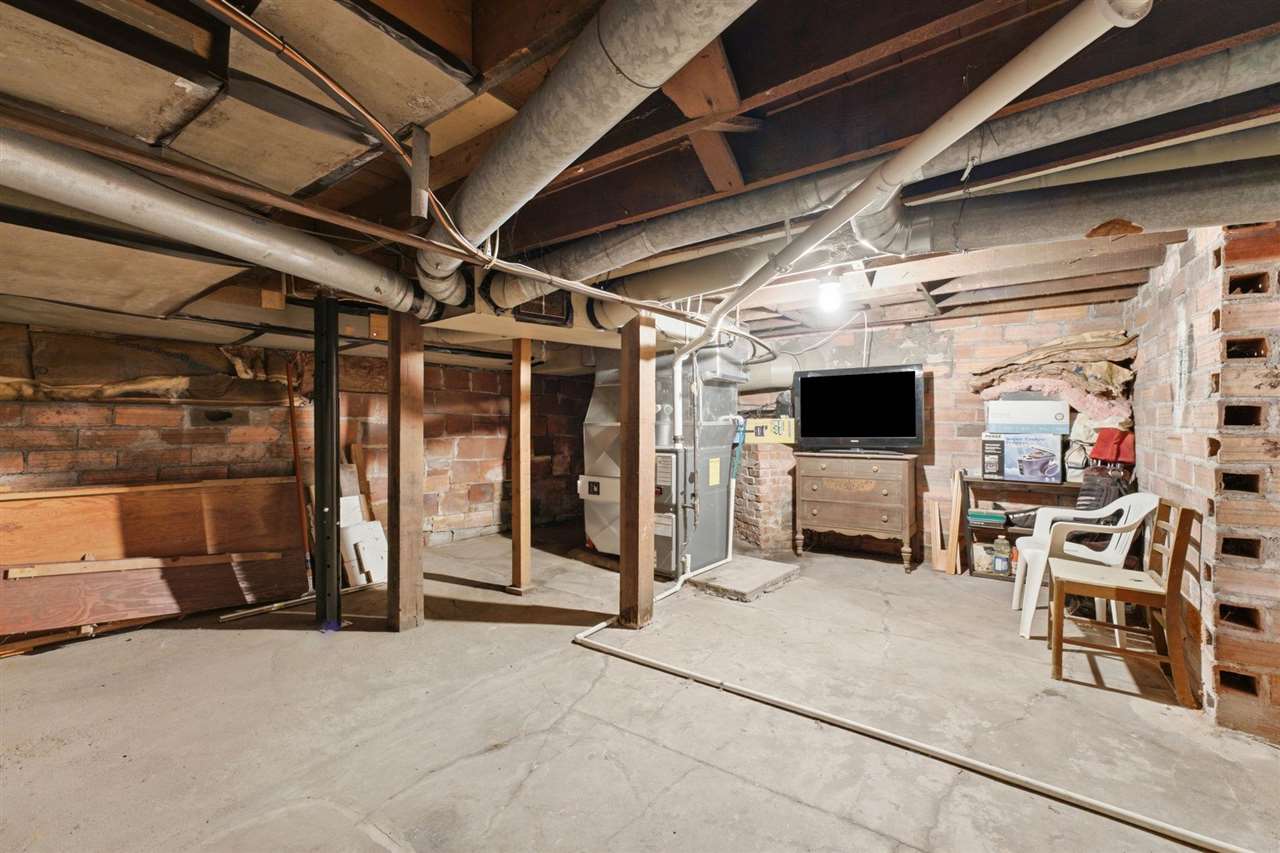 206 N Ellis Keota IA 52248