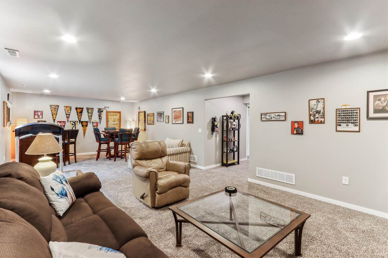 224 Kenneth Drive Iowa City IA 52245