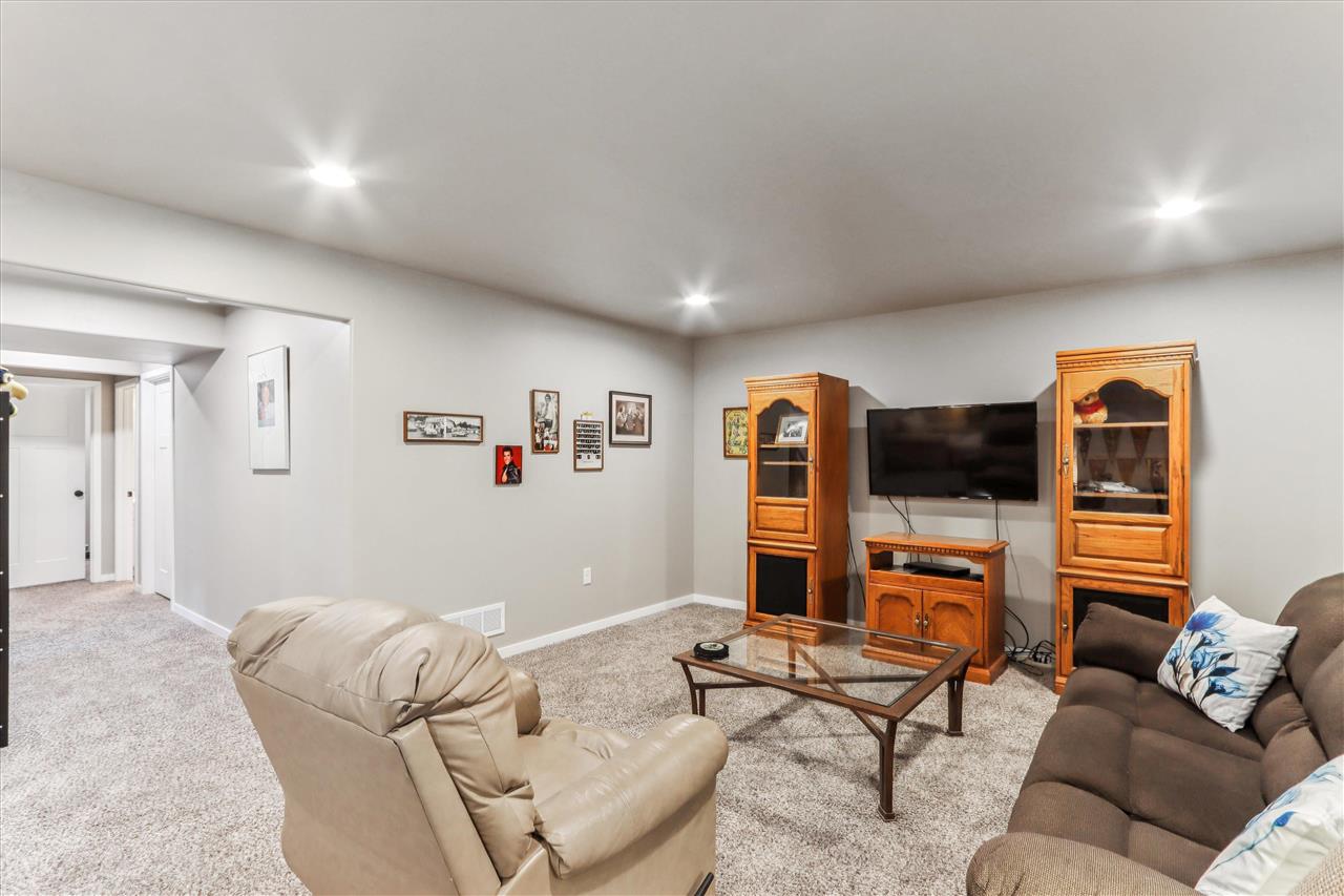 224 Kenneth Drive Iowa City IA 52245
