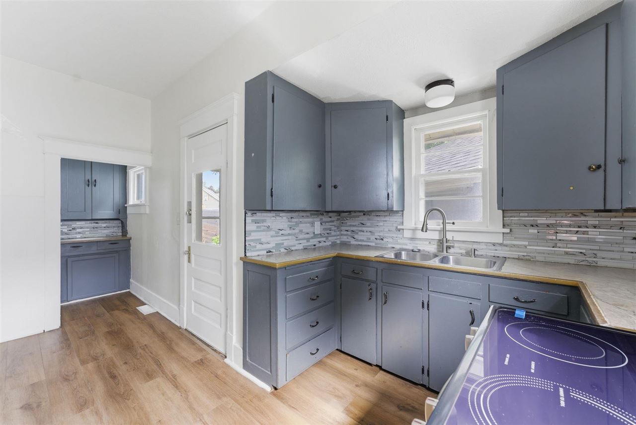 1214 E 2nd Street Muscatine IA 52761