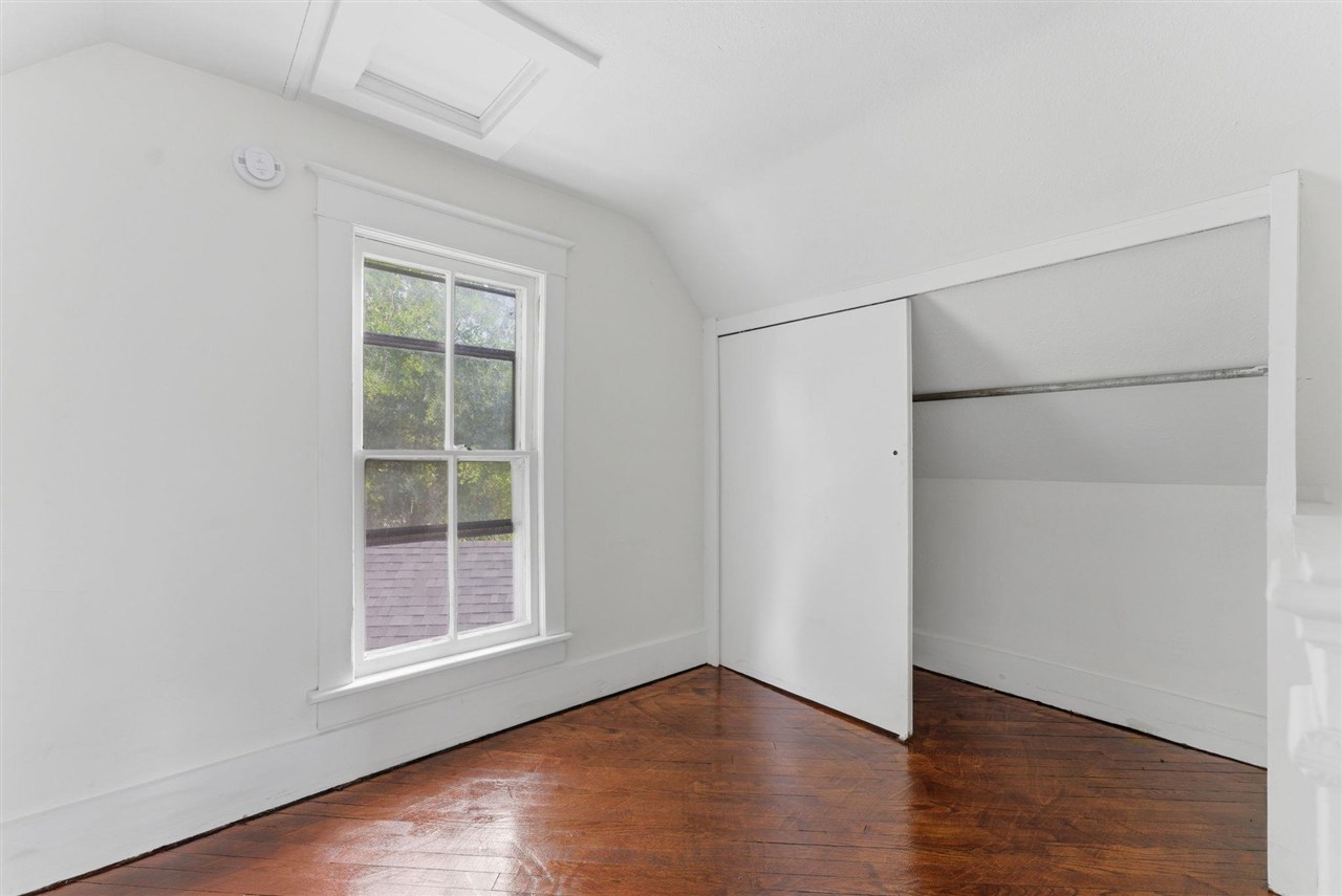 1214 E 2nd Street Muscatine IA 52761
