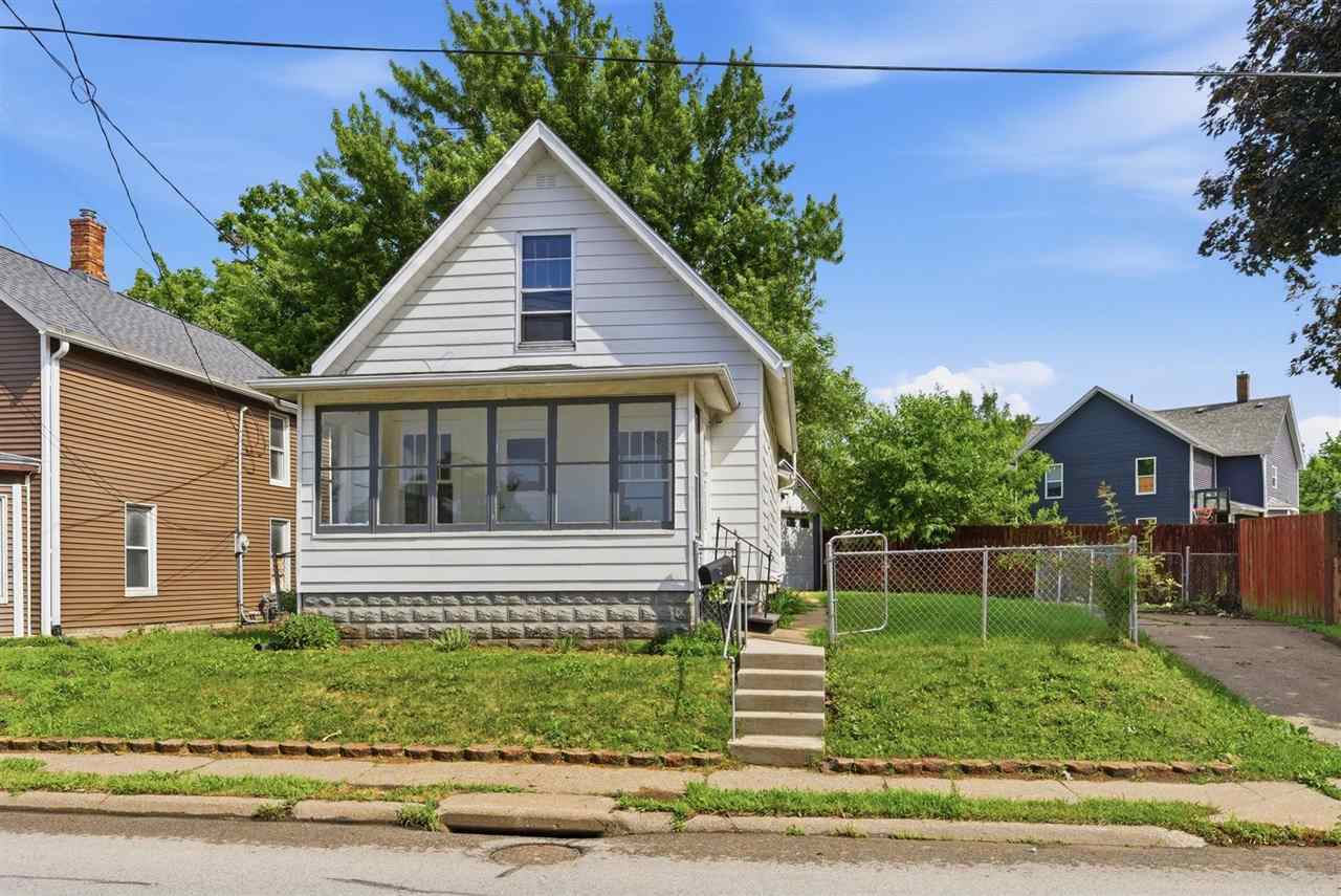 1214 E 2nd Street Muscatine IA 52761