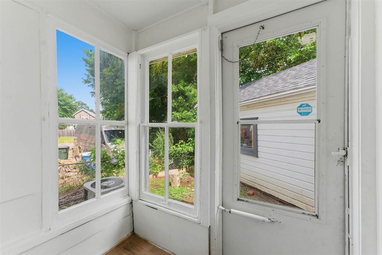 1214 E 2nd Street Muscatine IA 52761