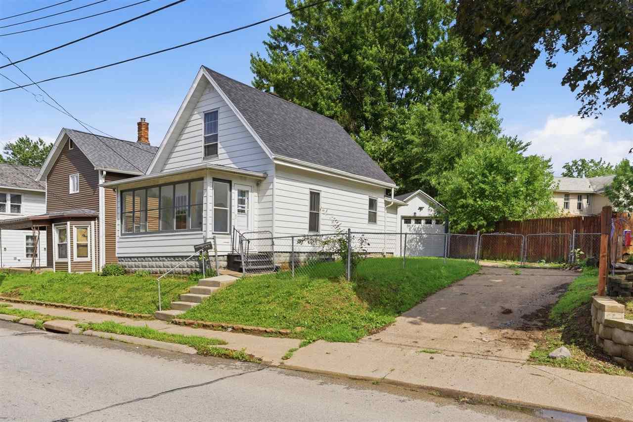 1214 E 2nd Street Muscatine IA 52761