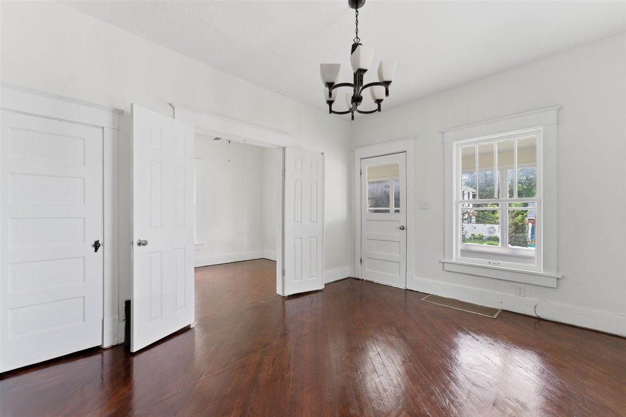 1214 E 2nd Street Muscatine IA 52761