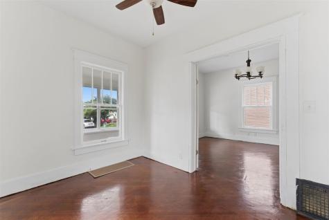 1214 E 2nd Street Muscatine IA 52761