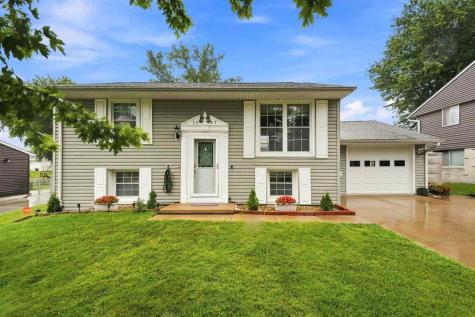 3027 Huxley Lane SW Cedar Rapids IA 52404