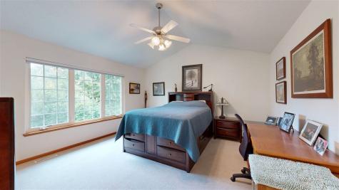 649 Tipperary Road Iowa City IA 52246