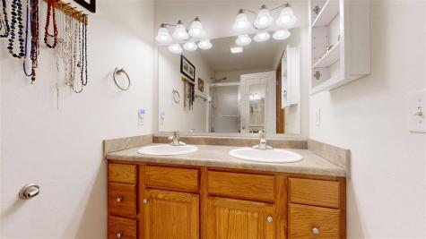 649 Tipperary Road Iowa City IA 52246