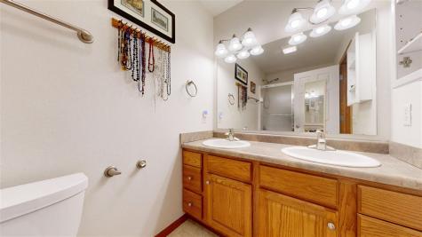 649 Tipperary Road Iowa City IA 52246
