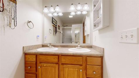 649 Tipperary Road Iowa City IA 52246
