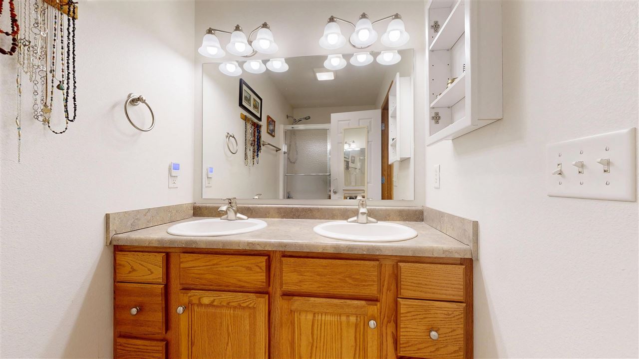 649 Tipperary Road Iowa City IA 52246
